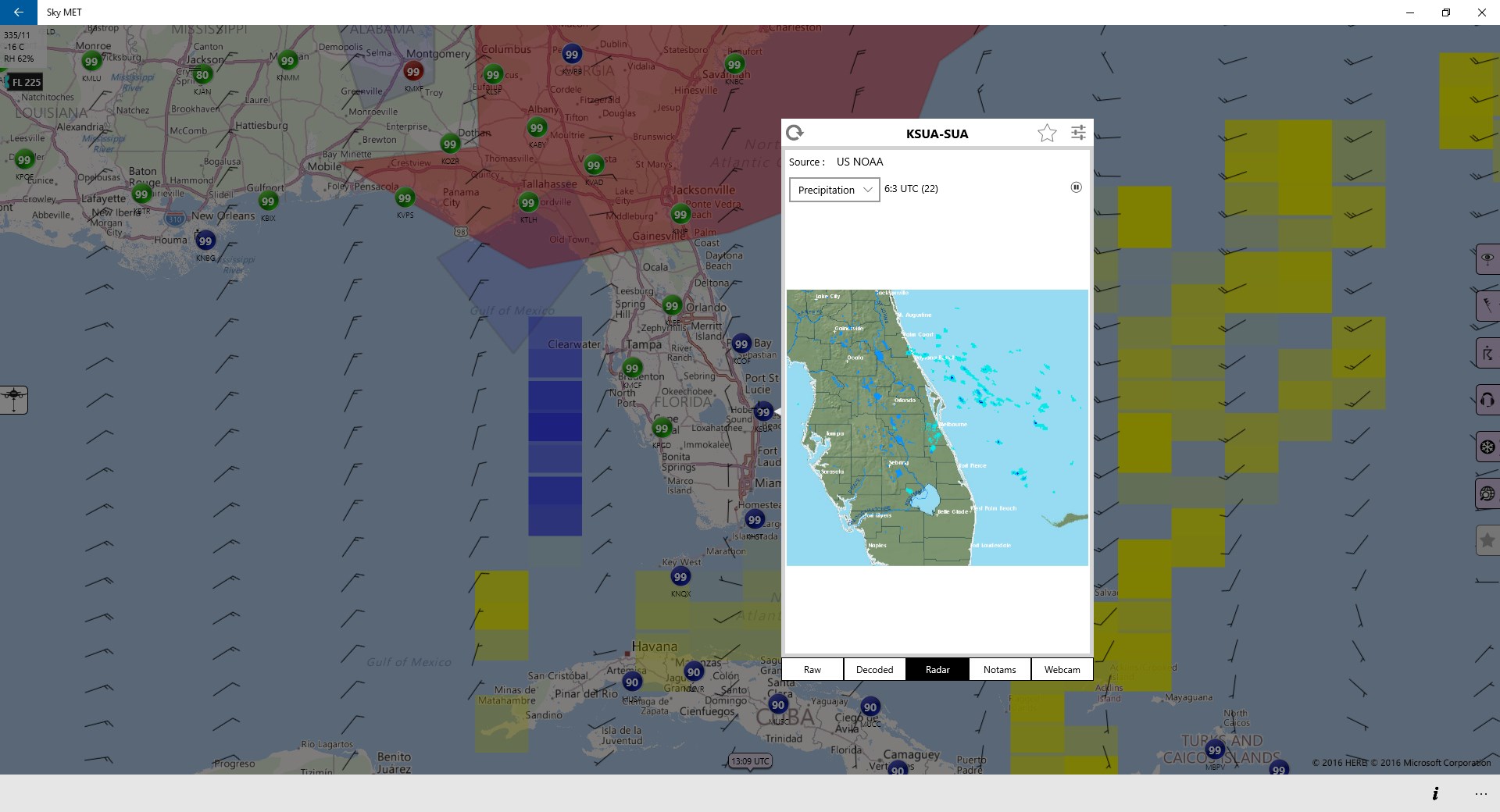 Huge dramatic sky. Blue white picture. Sky met. Sky met. Небо с водой слияние.