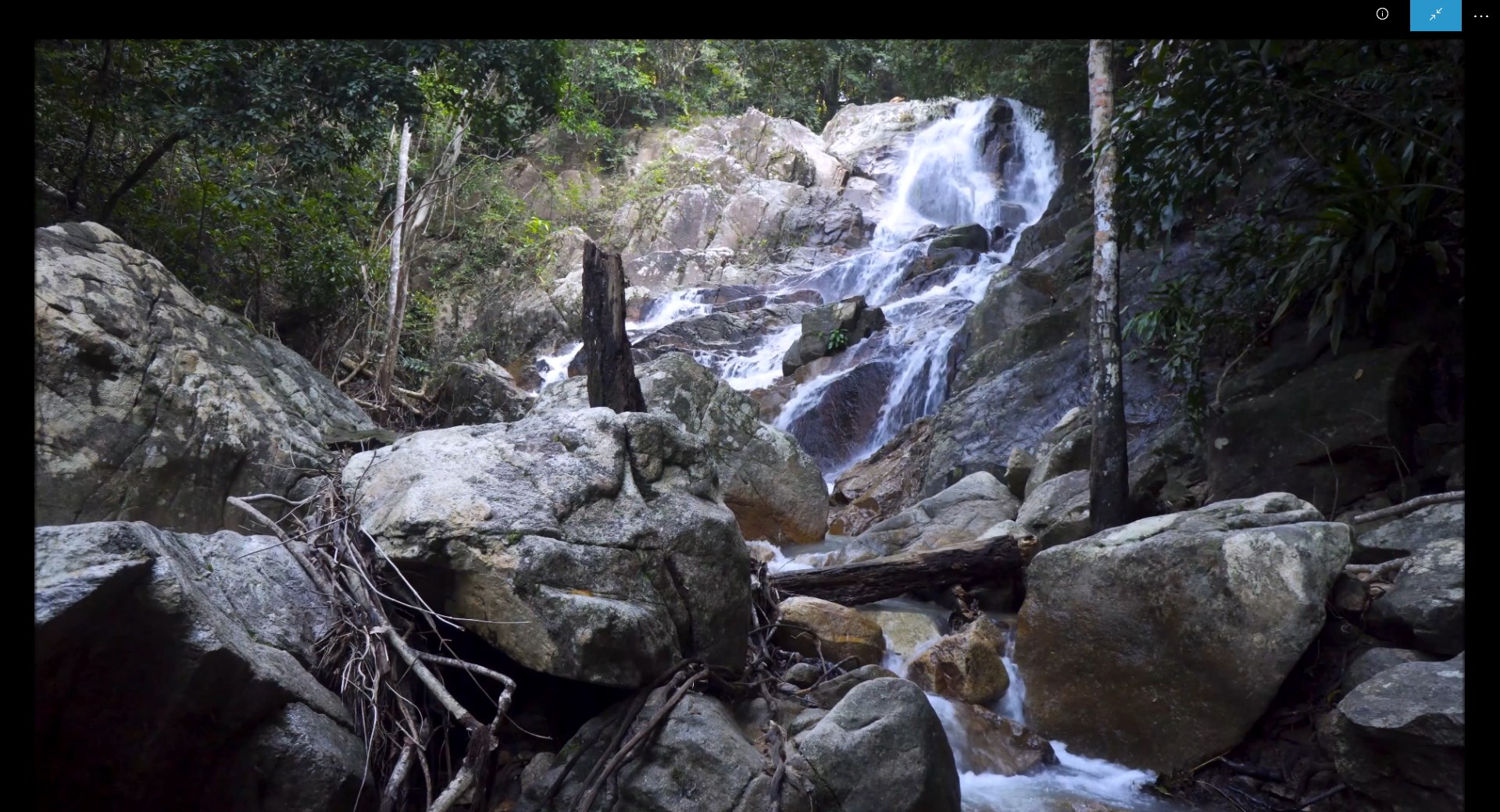 【图】Waterfalls HD Live Wallpaper(截图3)