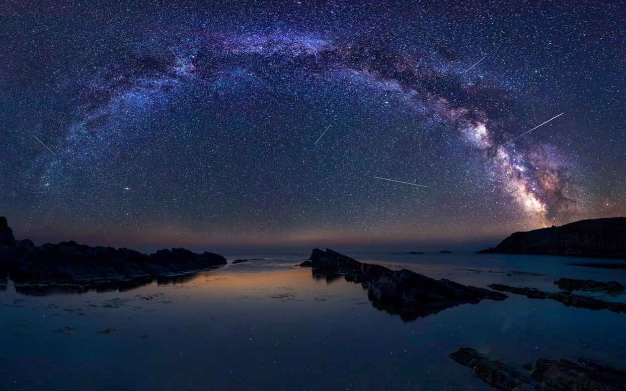 #3. Meteor Showers (Windows) 由: Microsoft Corporation