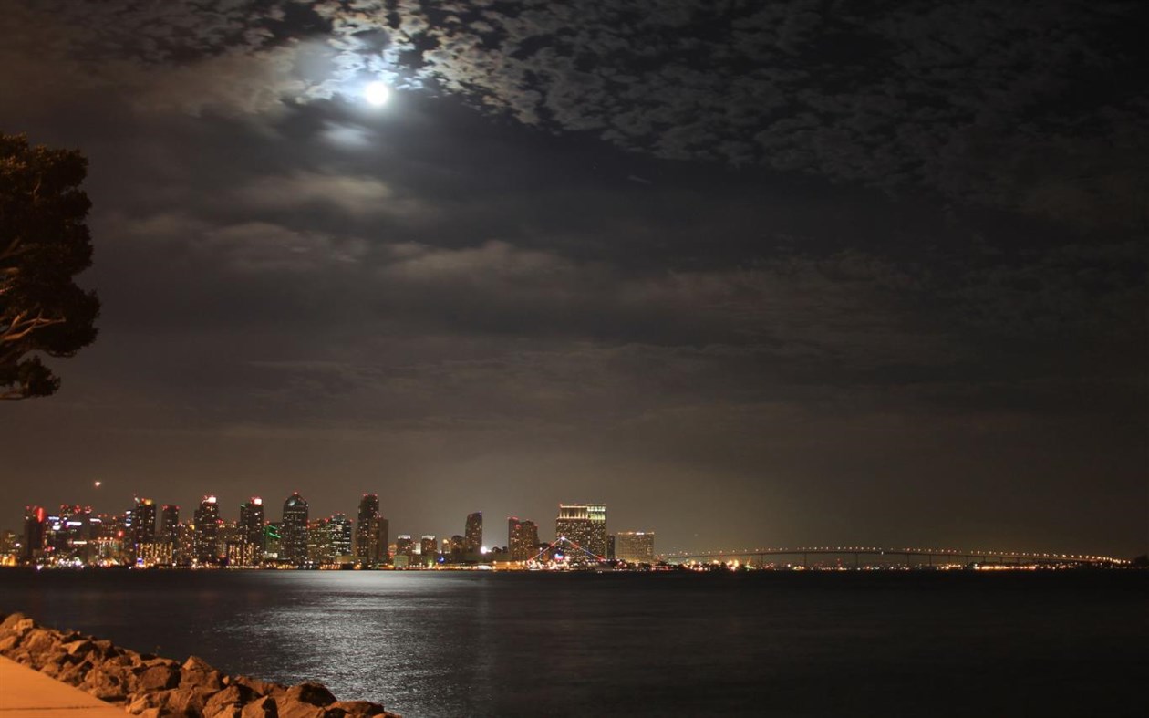 #3. Near Side of the Moon (Windows) Podle: Microsoft Corporation