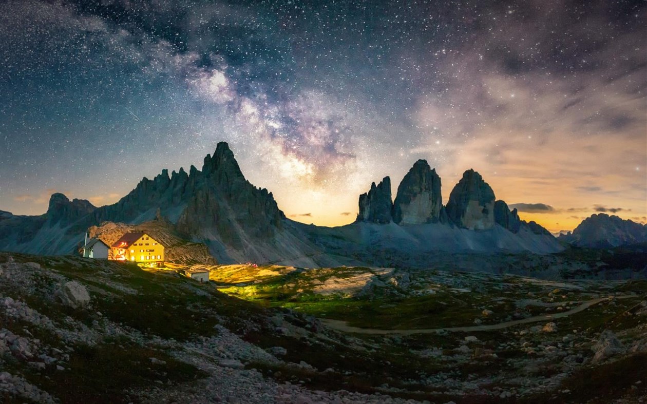 #4. Mountain Dwellings (Windows) Ved: Microsoft Corporation