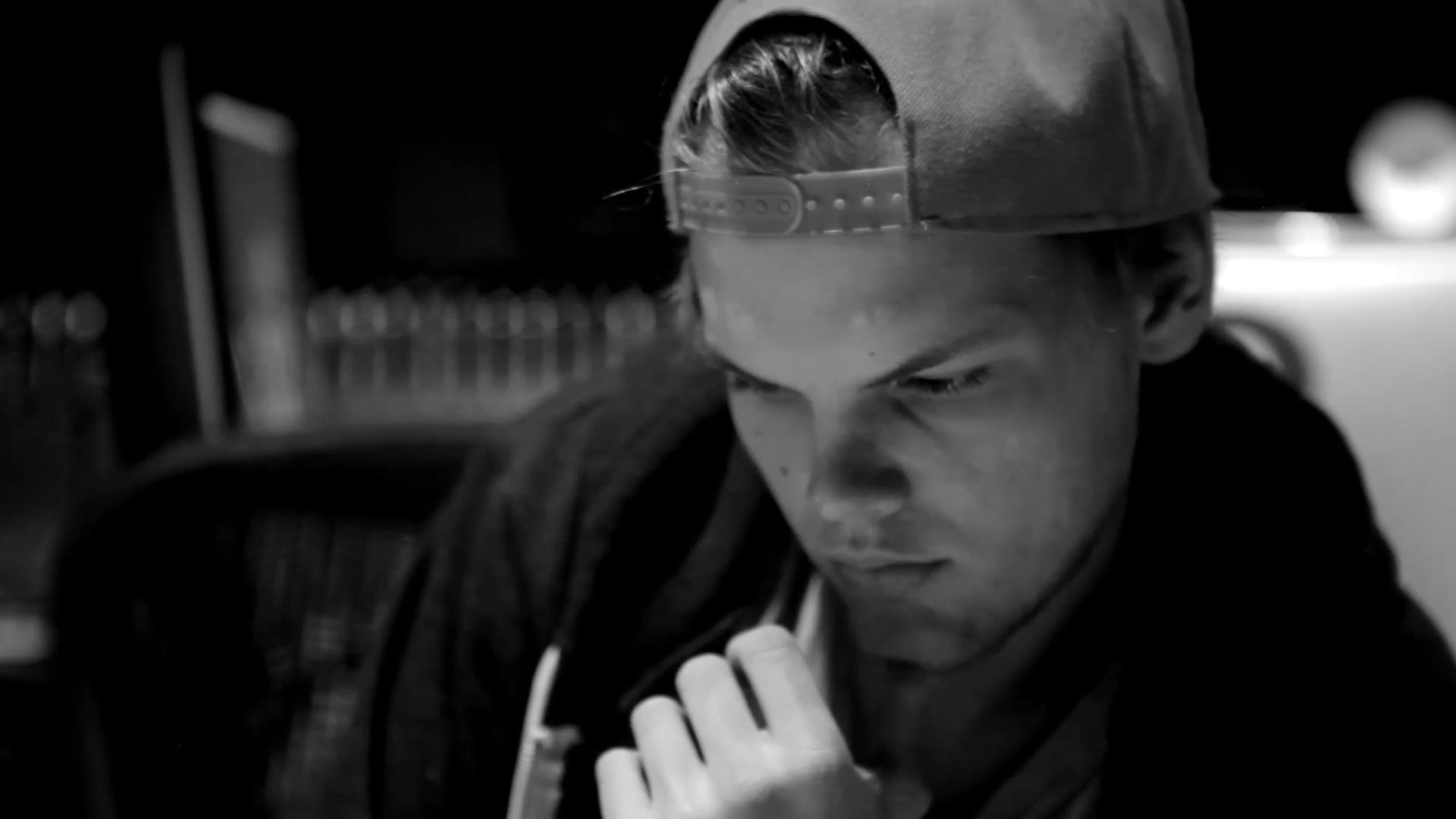 AVICII Invector screenshot thumbnail video