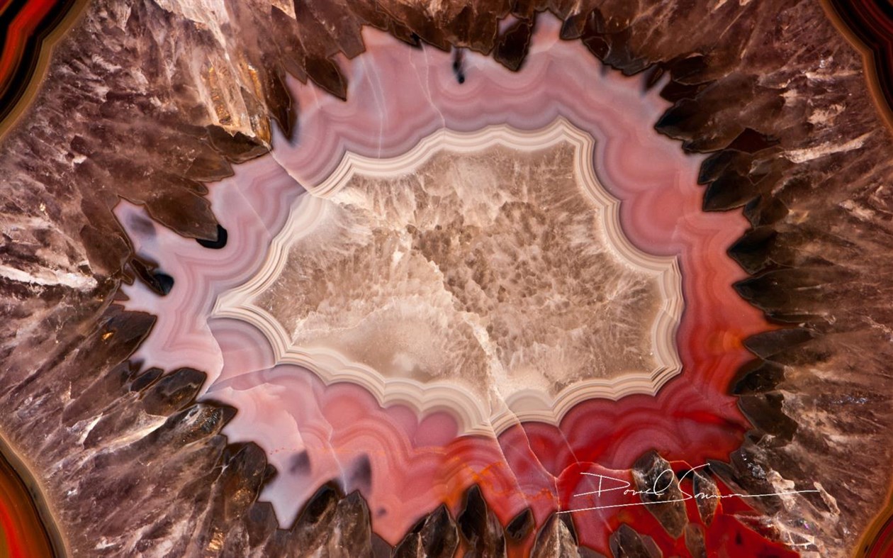 #2. Macro World of Rocks by David Sommers (Windows) Podle: Microsoft Corporation