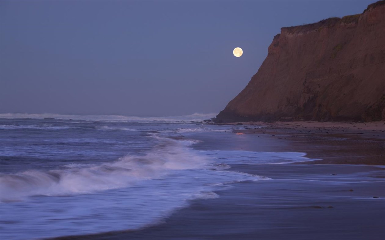 #2. Near Side of the Moon (Windows) Podle: Microsoft Corporation