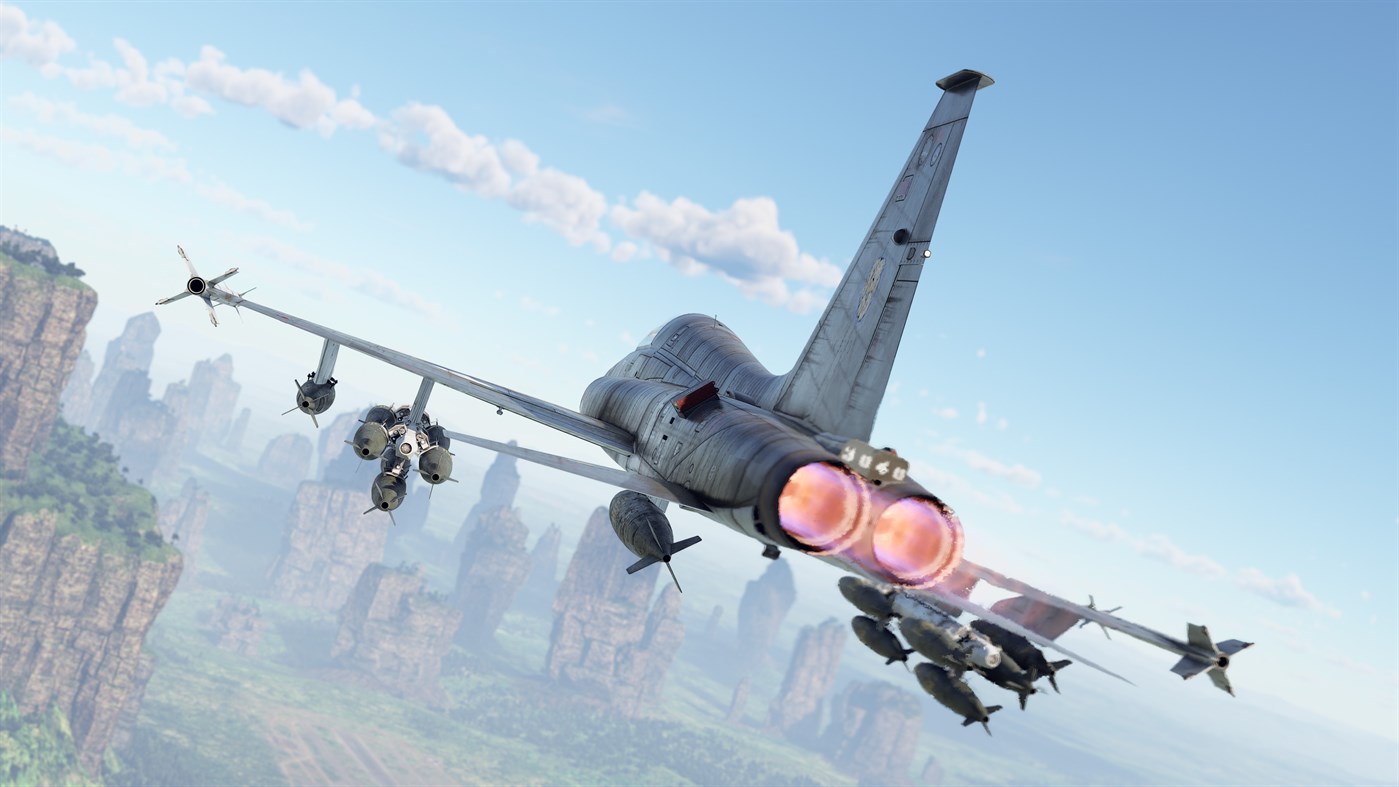 #4. War Thunder - Northrop NF-5A Pack (Xbox) By: Gaijin Distribution Kft